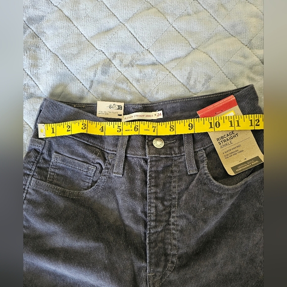 (186)Levi's Women's Hi Rise Ribcage Corduroy Straight Ankle Jeans - Picture 6 of 13